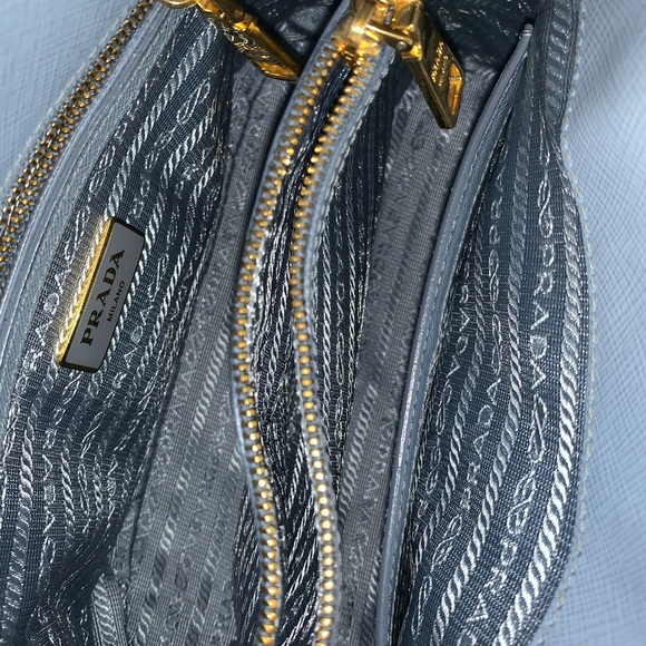 Authentic Prada Saffiano LuX - Picture 5 of 8